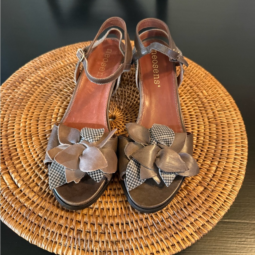 Neosens Women's Brown Sandalsโ